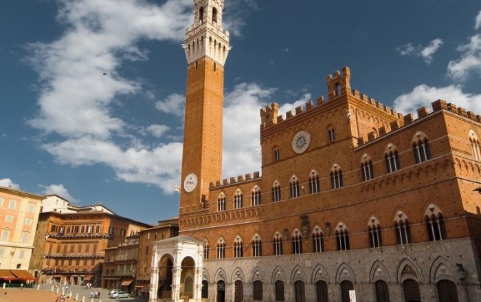 /media/post/5vupt5q/piazza-del-campo-siena-950x500-796x500.jpg
