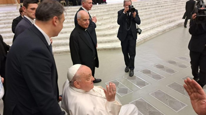 /media/post/7lpsgte/papafrancesco.png