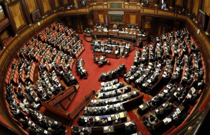 /media/post/fequuq7/italian_parliament.jpg.size-custom-crop.1086x0-796x512.jpg